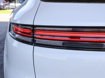 Porsche Cayenne E-Hybrid  Panorama