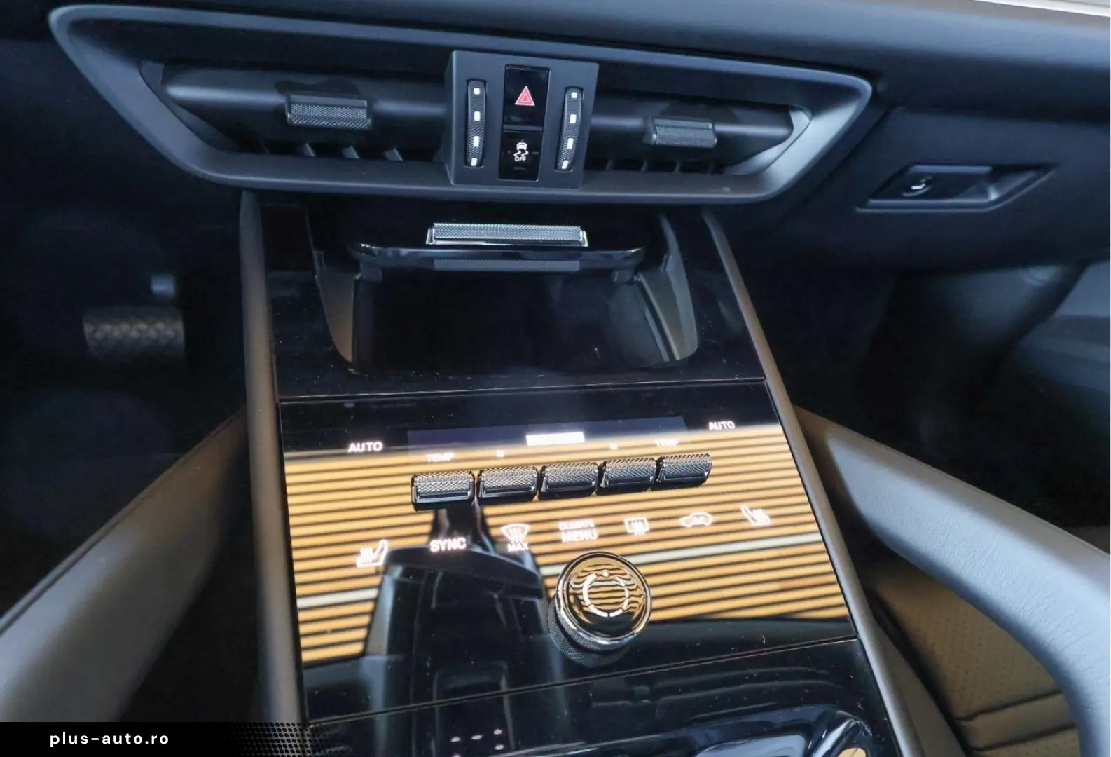 Porsche Cayenne E-Hybrid  Panorama