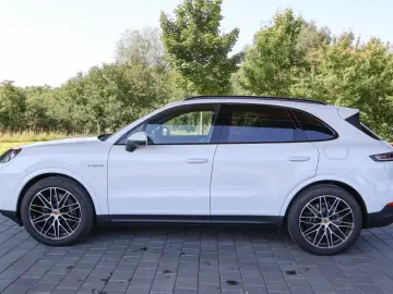 Porsche Cayenne E-Hybrid  Panorama