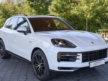 Porsche Cayenne E-Hybrid  Panorama