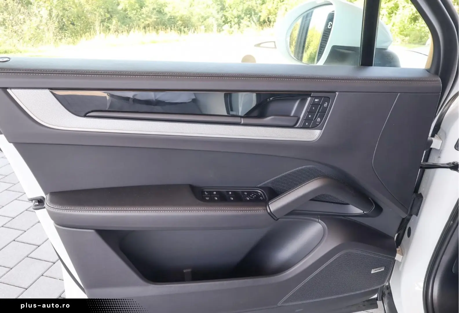 Porsche Cayenne E-Hybrid  Panorama