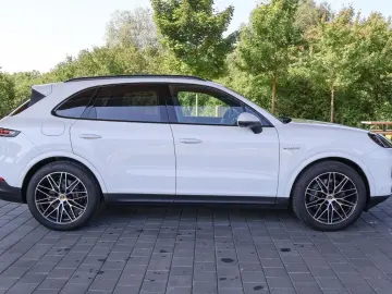 Porsche Cayenne E-Hybrid  Panorama