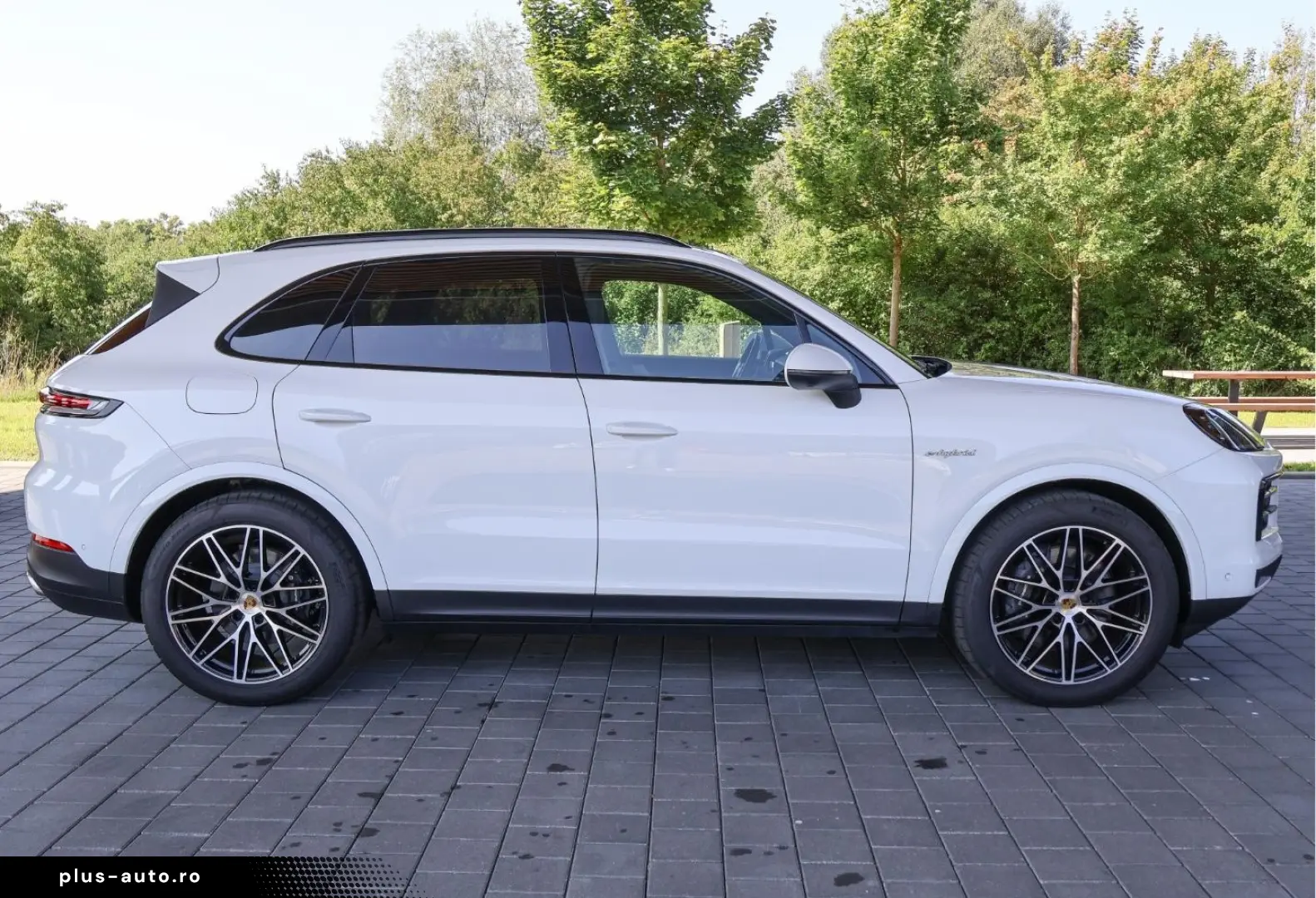 Porsche Cayenne E-Hybrid  Panorama