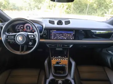 Porsche Cayenne E-Hybrid  Panorama