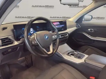 BMW 320 e LIMOUSINE AHK LIVE COCKPIT PLUS