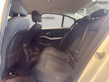 BMW 320 e LIMOUSINE AHK LIVE COCKPIT PLUS