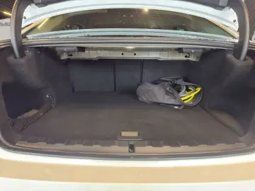 BMW 320 e LIMOUSINE AHK LIVE COCKPIT PLUS