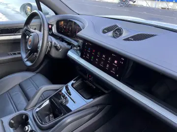 Porsche Cayenne E-Hyb Kreide · Inno · AHK