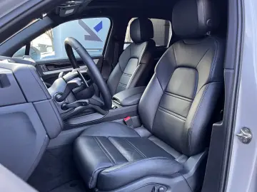 Porsche Cayenne E-Hyb Kreide · Inno · AHK