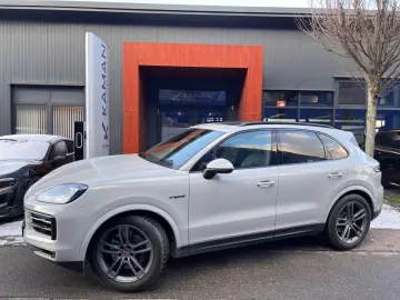 Porsche Cayenne E-Hyb Kreide · Inno · AHK