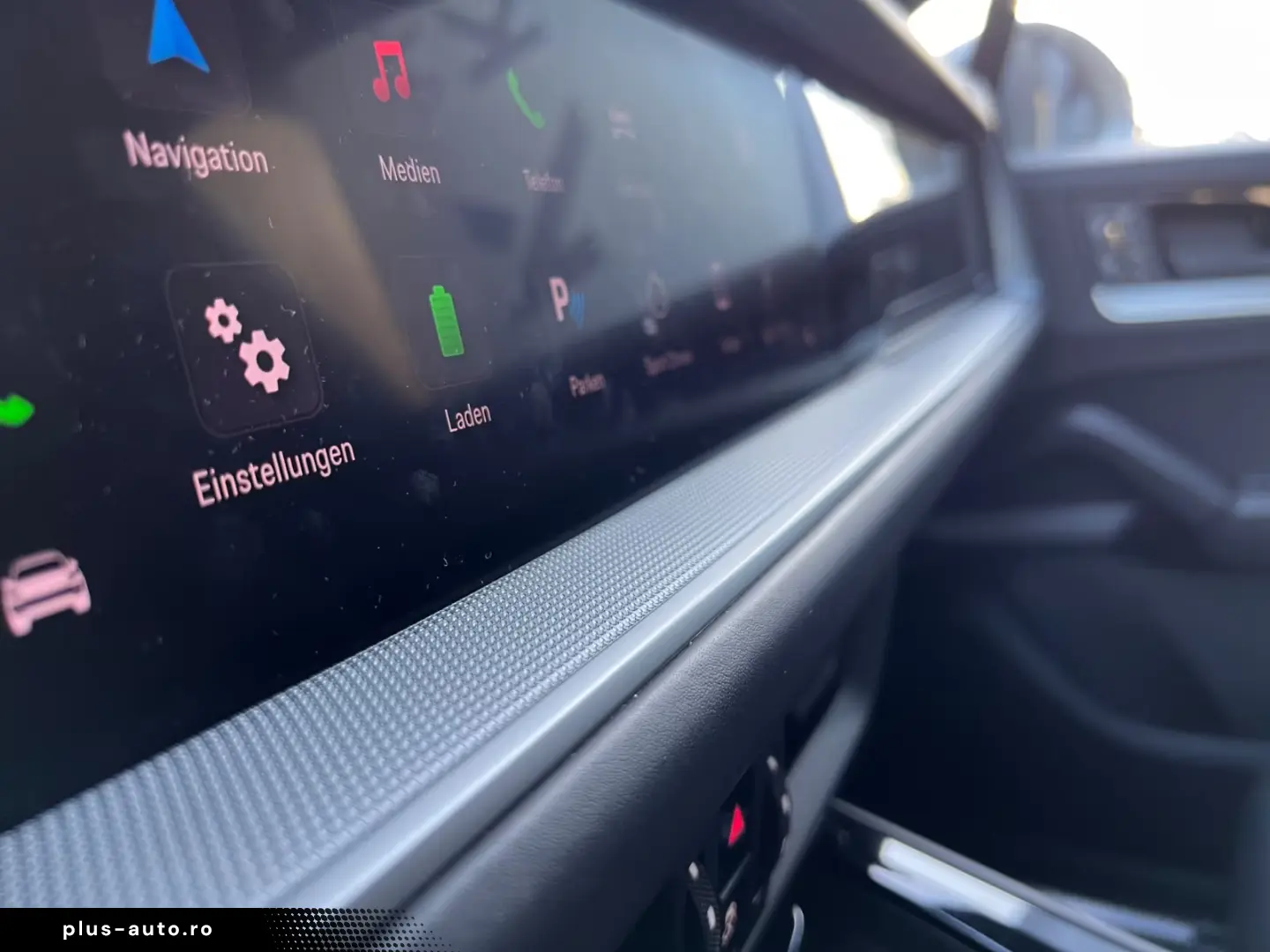 Porsche Cayenne E-Hyb Kreide · Inno · AHK