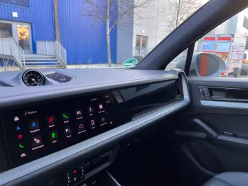 Porsche Cayenne E-Hyb Kreide · Inno · AHK