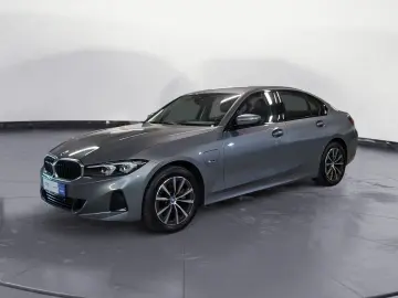 BMW 320e Limousine  Navi Sportsitze LED PDC SHZ