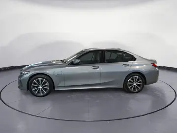 BMW 320e Limousine  Navi Sportsitze LED PDC SHZ