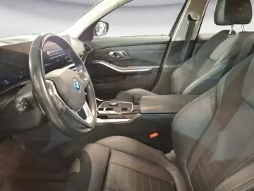 BMW 320e Limousine  Navi Sportsitze LED PDC SHZ