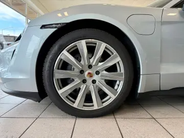 PORSCHE Taycan Sport Turismo Performance Luftferderung