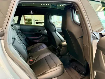 PORSCHE Taycan Sport Turismo Performance Luftferderung