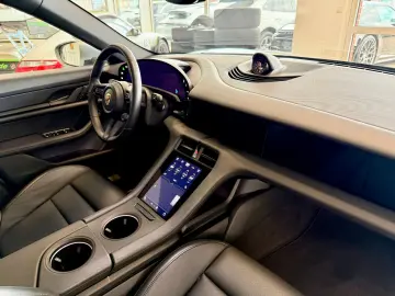 PORSCHE Taycan Sport Turismo Performance Luftferderung