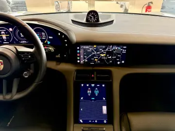 PORSCHE Taycan Sport Turismo Performance Luftferderung