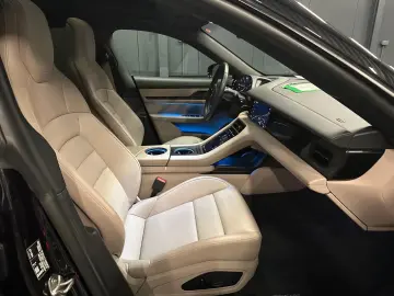 PORSCHE Taycan Sport Turismo 20Zoll PANORAMA Wärmepumpe