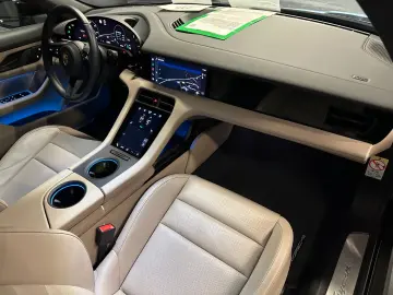 PORSCHE Taycan Sport Turismo 20Zoll PANORAMA Wärmepumpe