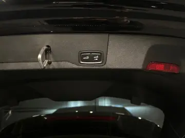 PORSCHE Taycan Sport Turismo 20Zoll PANORAMA Wärmepumpe