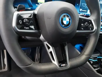 BMW i5 40 eDrive M Sport Pro Paket PANORAMA AHK