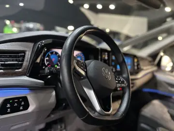 VW T7 Multivan STYLE STHZ H&K TISCH AHK VIS_A_VIS