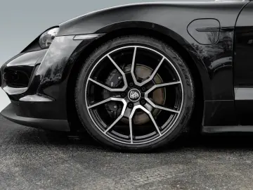 PORSCHE Taycan Sport Chrono Paket Performancebatterie