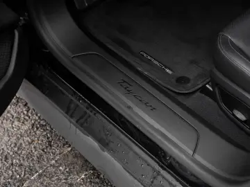 PORSCHE Taycan Sport Chrono Paket Performancebatterie