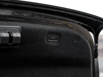 PORSCHE Taycan Sport Chrono Paket Performancebatterie