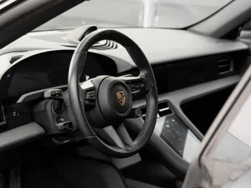 PORSCHE Taycan Sport Chrono Paket Performancebatterie