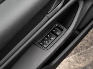 PORSCHE Taycan Sport Chrono Paket Performancebatterie