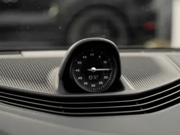 PORSCHE Taycan Sport Chrono Paket Performancebatterie