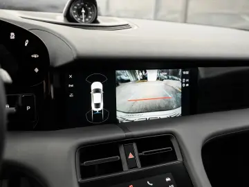 PORSCHE Taycan Sport Chrono Paket Performancebatterie