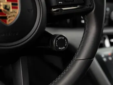 PORSCHE Taycan Sport Chrono Paket Performancebatterie