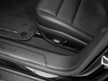 PORSCHE Taycan Sport Chrono Paket Performancebatterie