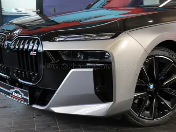 BMW M760 e ExecSeating.M-PerfPaket.TV.AutTürTwo Tone