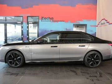 BMW M760 e ExecSeating.M-PerfPaket.TV.AutTürTwo Tone