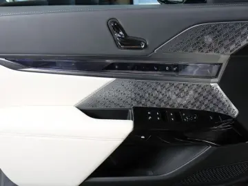 BMW M760 e ExecSeating.M-PerfPaket.TV.AutTürTwo Tone