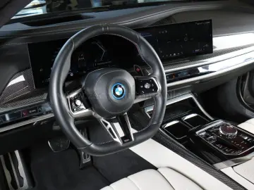 BMW M760 e ExecSeating.M-PerfPaket.TV.AutTürTwo Tone