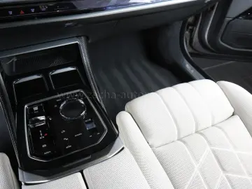 BMW M760 e ExecSeating.M-PerfPaket.TV.AutTürTwo Tone