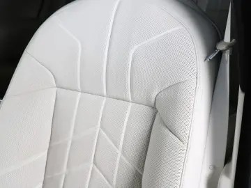 BMW M760 e ExecSeating.M-PerfPaket.TV.AutTürTwo Tone