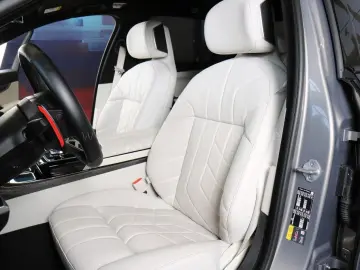 BMW M760 e ExecSeating.M-PerfPaket.TV.AutTürTwo Tone