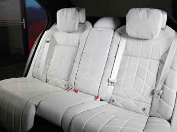 BMW M760 e ExecSeating.M-PerfPaket.TV.AutTürTwo Tone
