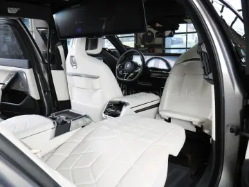 BMW M760 e ExecSeating.M-PerfPaket.TV.AutTürTwo Tone