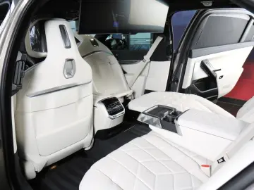 BMW M760 e ExecSeating.M-PerfPaket.TV.AutTürTwo Tone