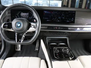 BMW M760 e ExecSeating.M-PerfPaket.TV.AutTürTwo Tone