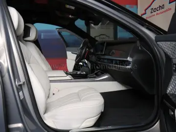 BMW M760 e ExecSeating.M-PerfPaket.TV.AutTürTwo Tone