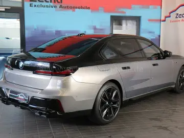 BMW M760 e ExecSeating.M-PerfPaket.TV.AutTürTwo Tone